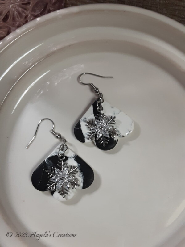 Black and White Snowflake Dangle Earrings - 7048