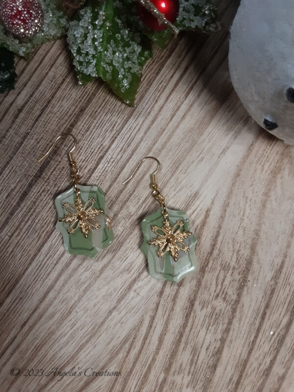 Green Marbled Snowflake Dangle Earrings - 7089