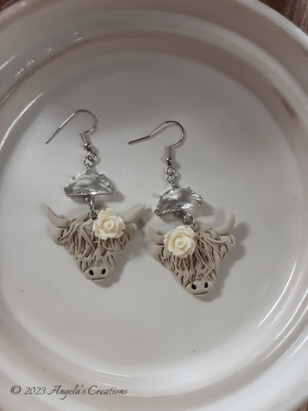 Light Beige Highland Cow Dangle Earrings - 7182