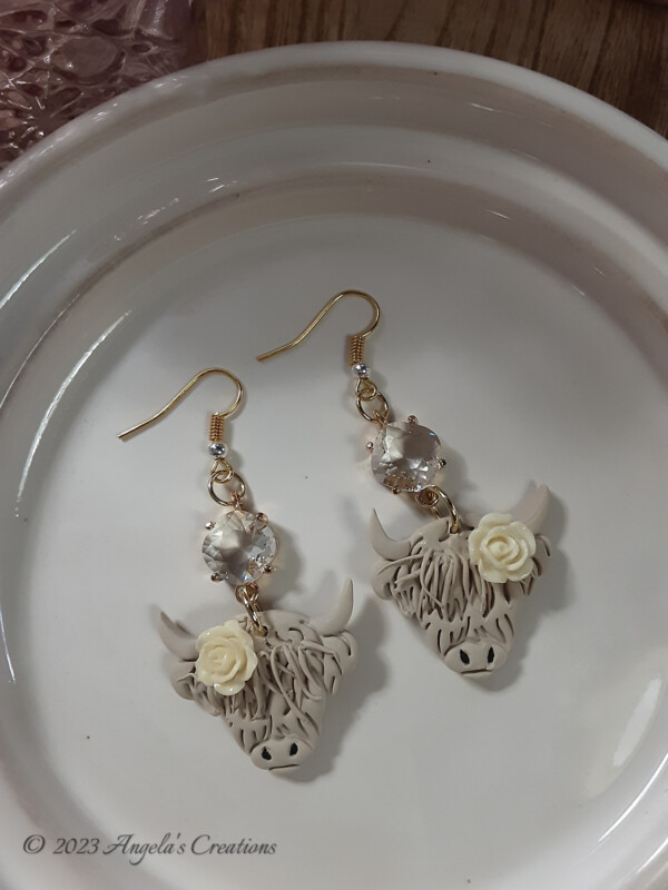 Light Beige Highland Cow Dangle Earrings - 7184