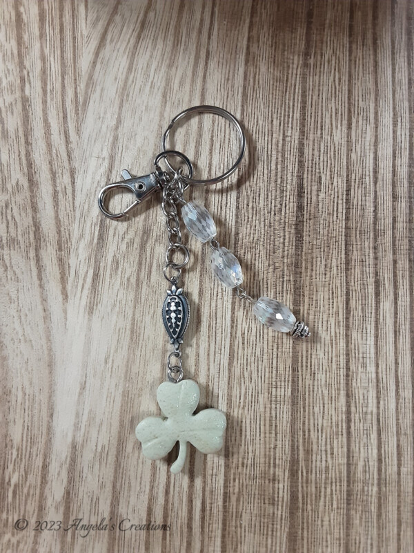 Light Green Clover Keychain - 7157