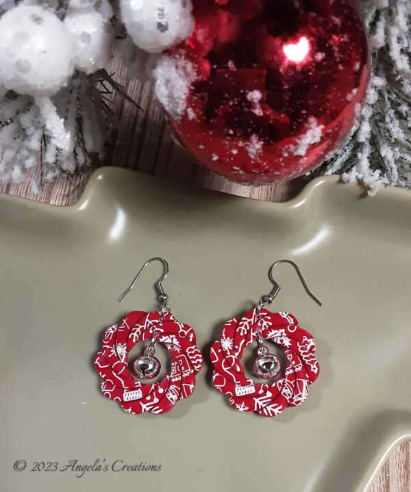 Red Christmas Wreath Dangle Earrings - 7060