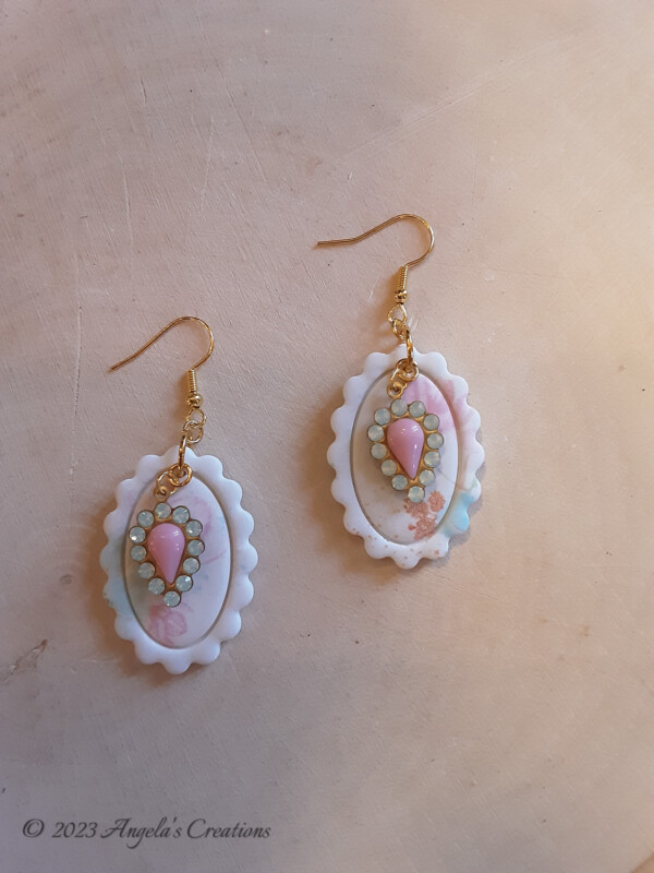 Scalloped Flower Based Dangle Earrings - 7557