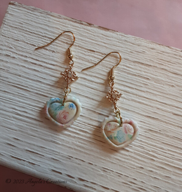 Small Heart Dangle Earrings - 7522