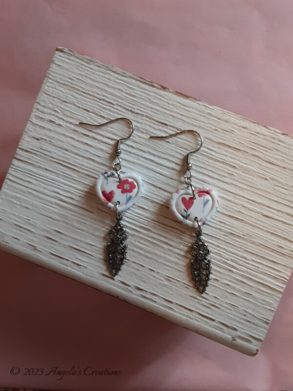 Small Heart Dangle Earrings - 7523