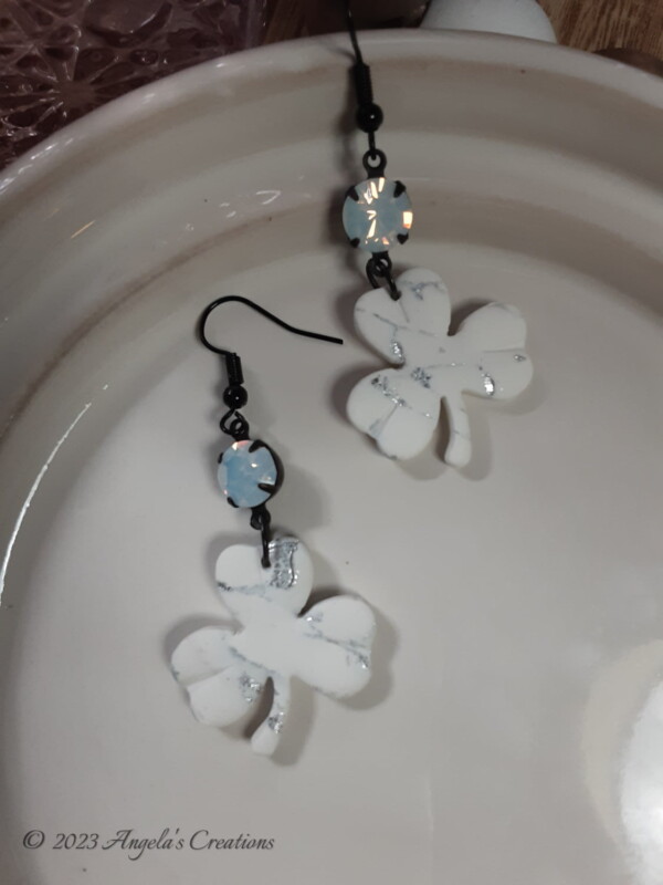 White Marbled Clover Dangle Earrings - 7040