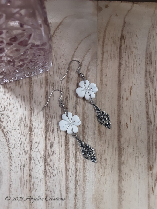 White Marbled Flower Dangle Earrings - 7134