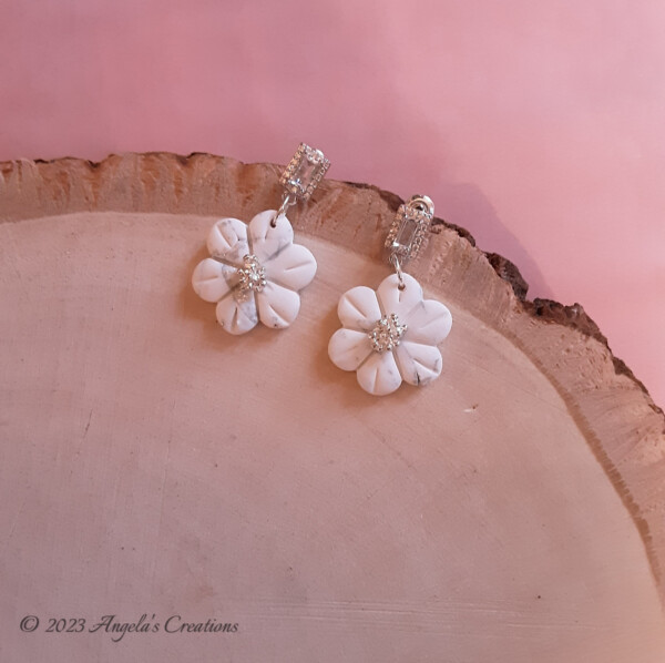 White Marbled Small Flower Dangles - 7566